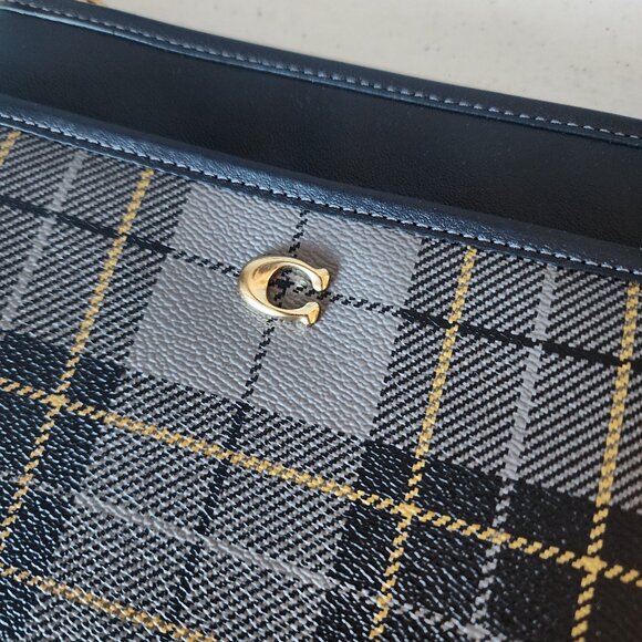 Coach Crossbody "LIKE NEW" - Picture 15 of 16